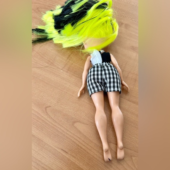 LOL SURPRISE OMG REMIX SUPER SURPRISE BHAD GURL Heavy Metal Doll toys - Picture 3 of 3